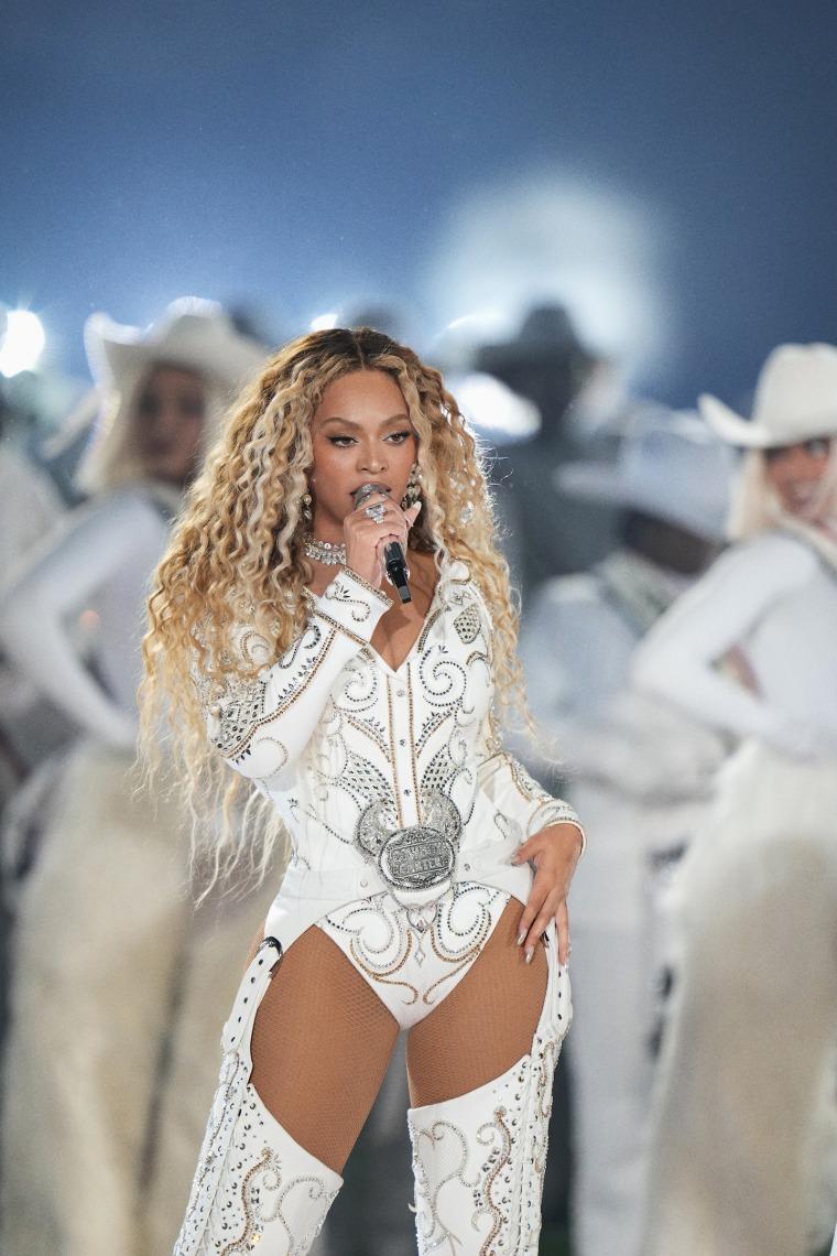 Beyoncé and Taylor Swift Battle for Biggest Tour of the Year