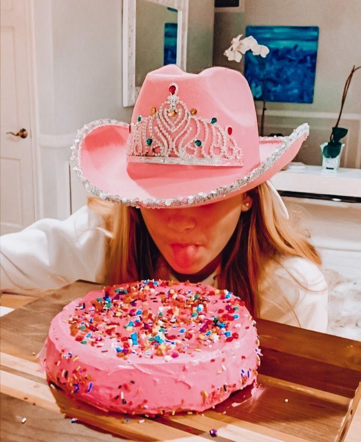 Teens Are Hosting “Photo Dump” Parties for Content