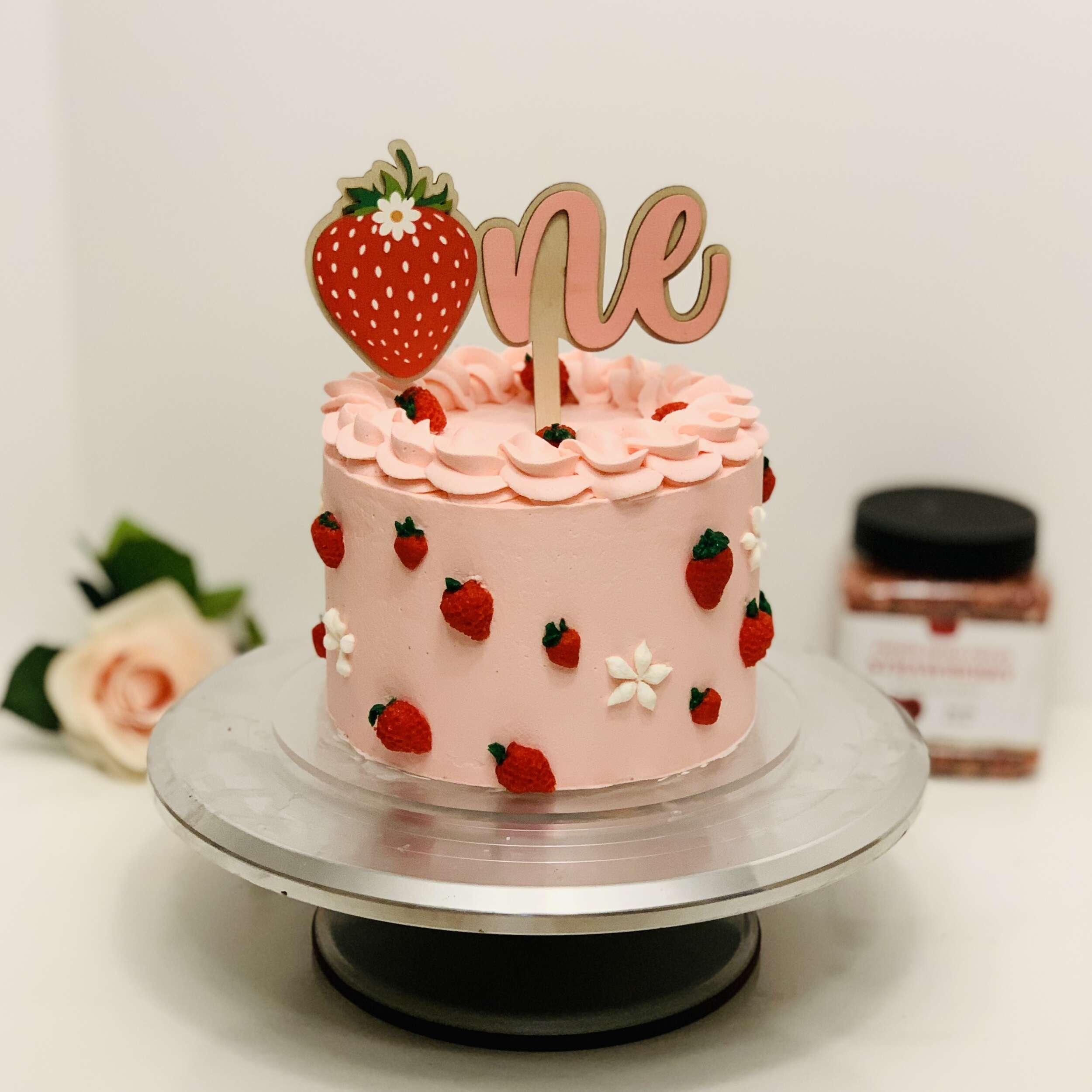 Teens Are Turning Smash Cakes Into Birthday Trends