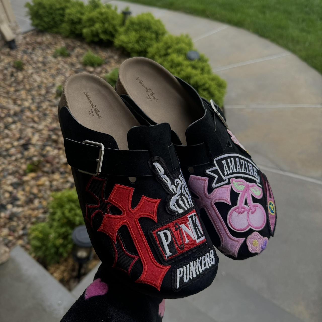Printed Clogs and Fuzzy Slides Trend in Teen Loungewear