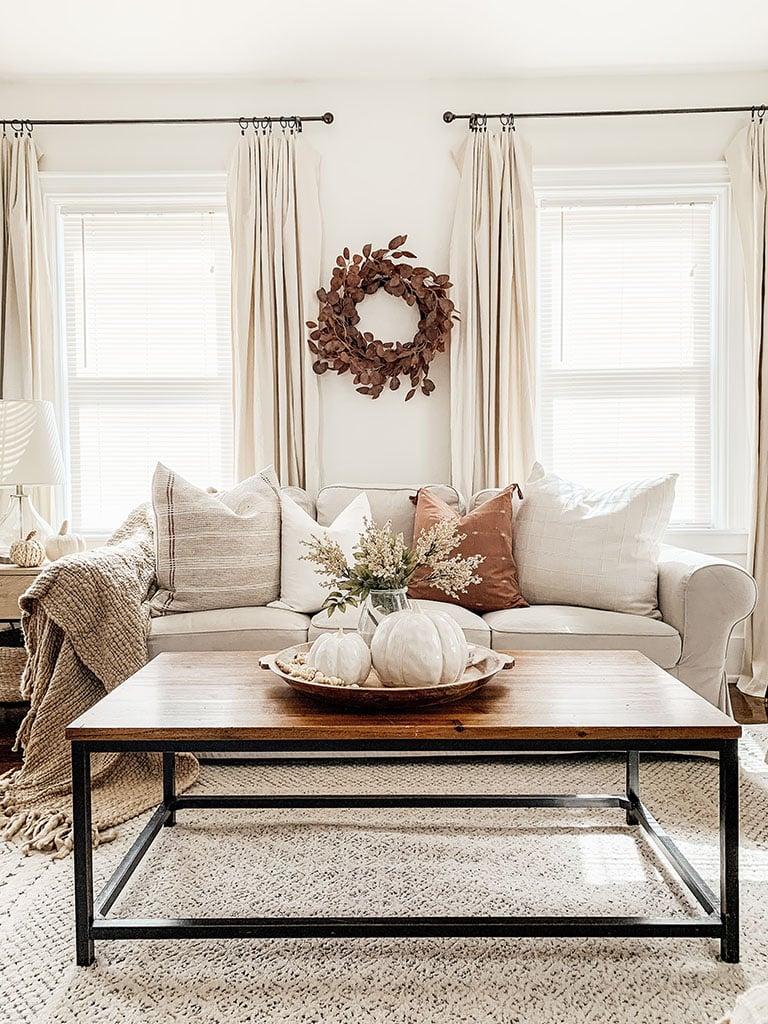 Neutral Room Décor With a Pop of Color
