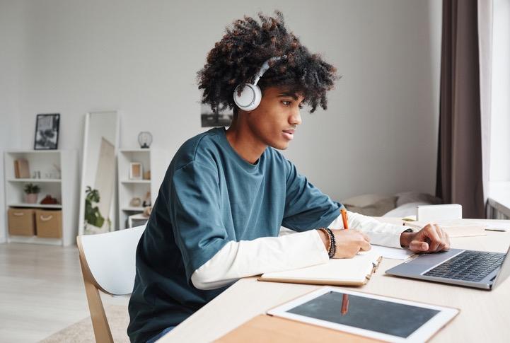 Teen-Led Podcasts Tackle Politics, Culture, and Mental Health
