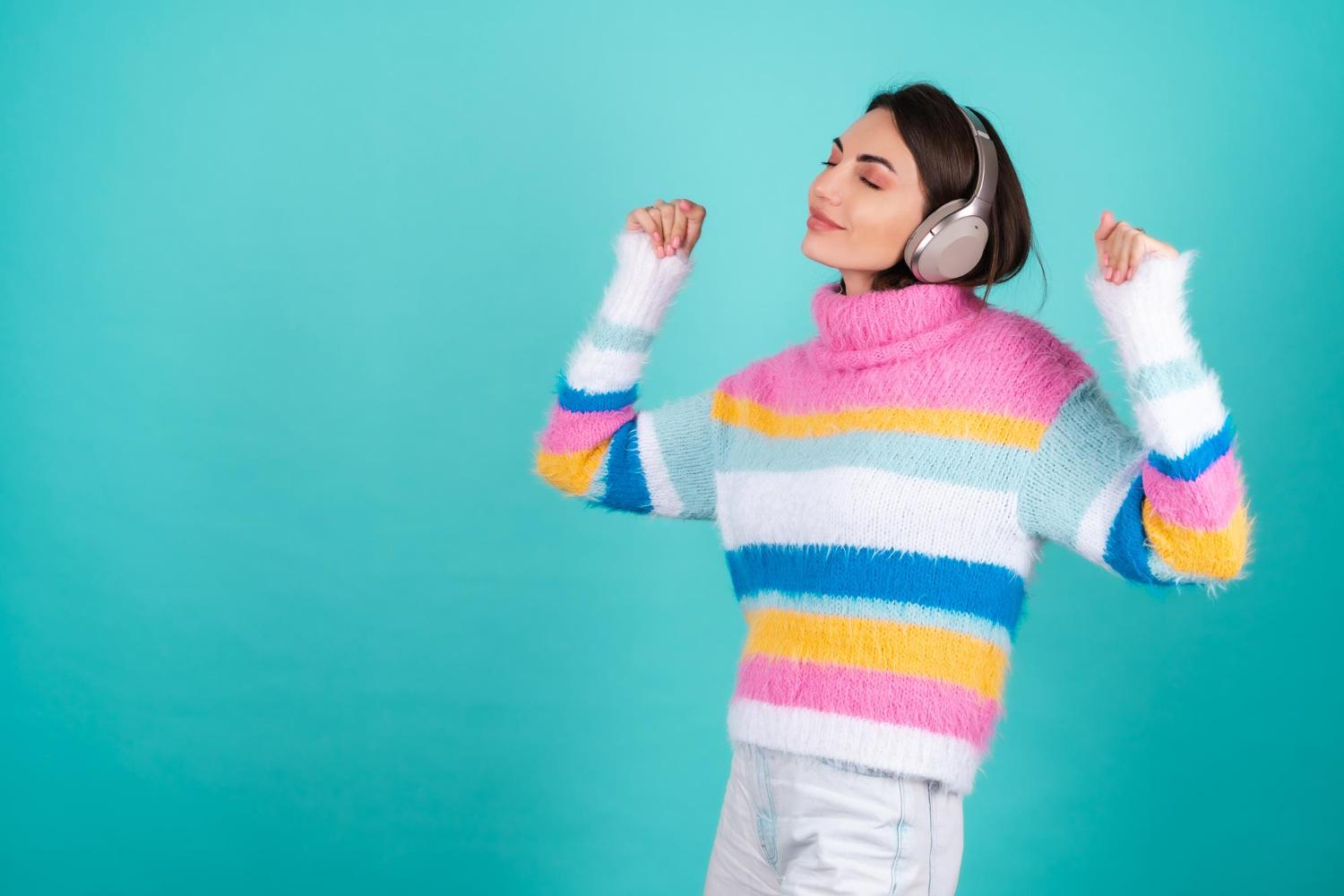 When Social Meets Music: The Da Queens Model