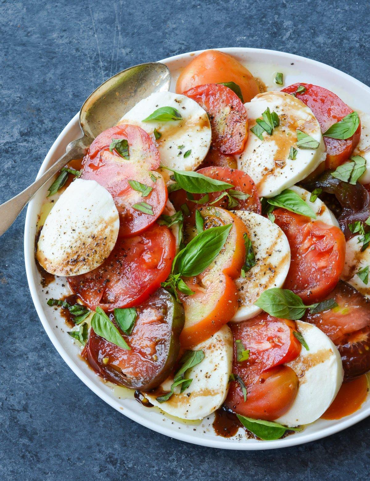 Fresh Caprese Salad with Balsamic