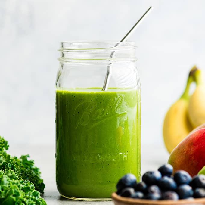 Ghoulish Green Smoothie (spinach, apple, kiwi)
