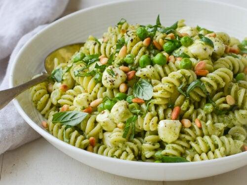 The Perfect Desk Lunch: Italian Pasta Salad with Pesto and Sun-Dried Tomatoes.