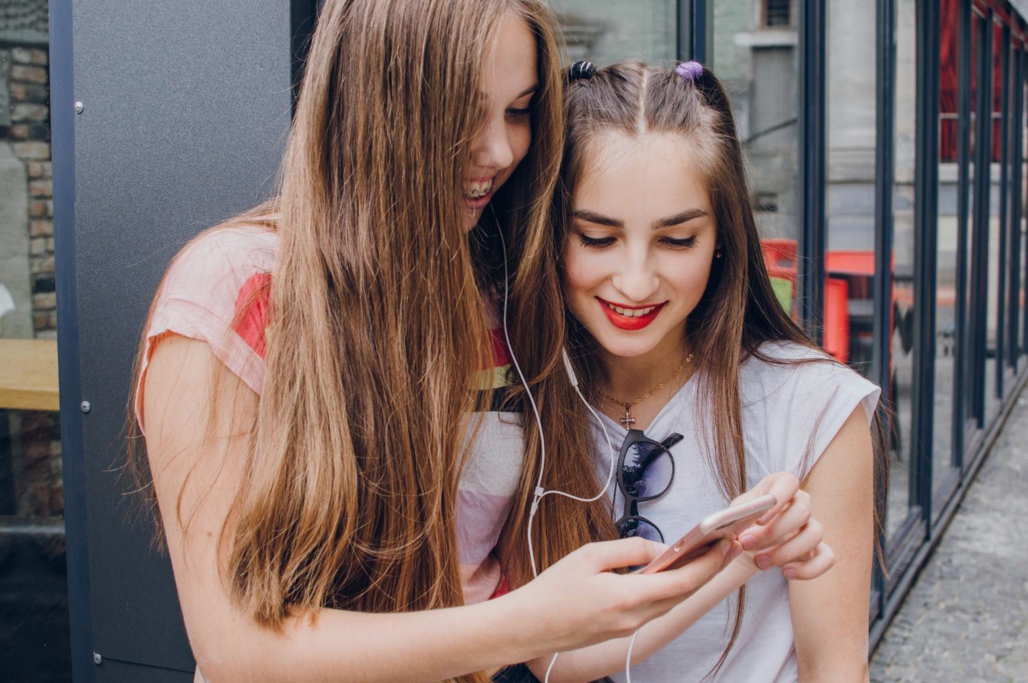 Declutter Your Feed: Da Queens Auto-Banish Your Blunders!