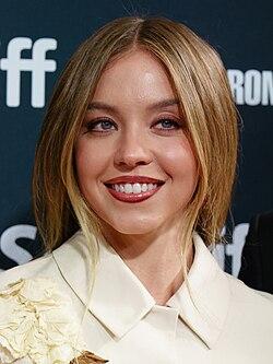 Sydney Sweeney Laughs About How She “Trends by Accident”