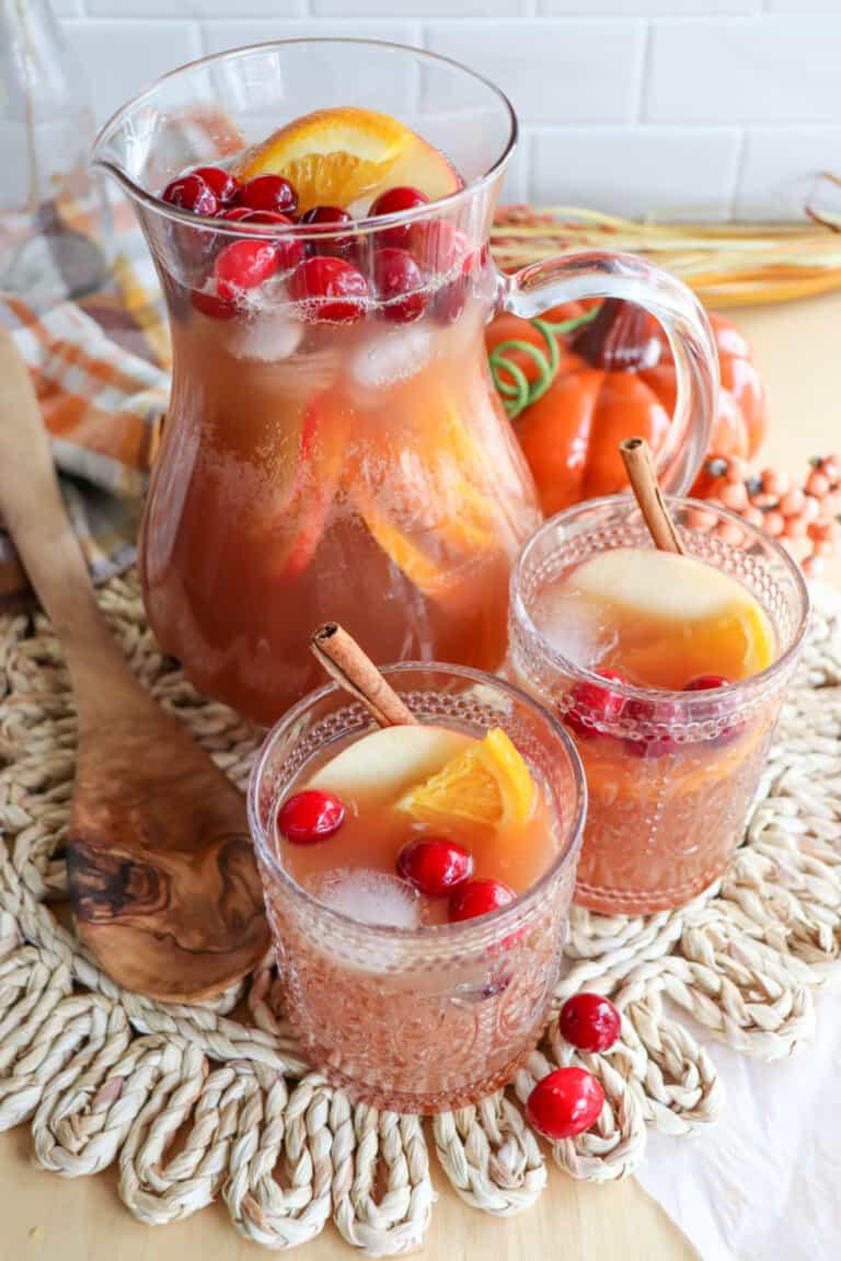 Sober Sips for the Feast: Thanksgiving Drinks Without the Buzz!