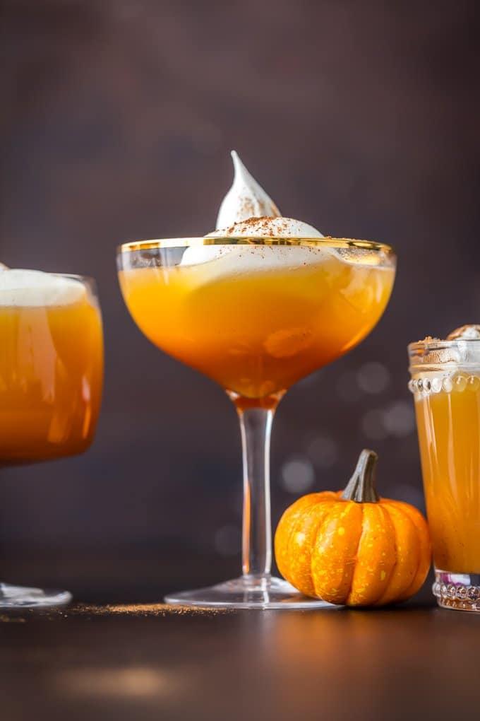 Turkey Tonic to Pumpkin Punch: Sip Your Way to Thanksgiving Bliss!