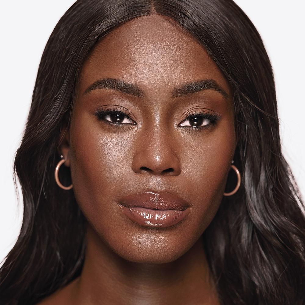 2) The Power of Natural Beauty: Celebrate your unique features by opting for a minimalistic makeup routine that enhances rather than masks. A light BB cream, a touch of blush, and a swipe of tinted lip balm can give you that fresh-faced glow, making you look radiant and ready to seize the day without the heavy makeup load