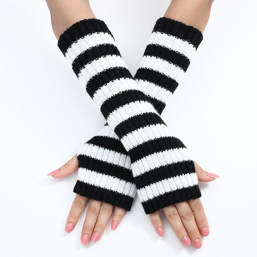 2) Beyond Winter Wear: Explore the versatility of wrist warmers as accessories that can be worn year-round. From adding a pop of color to summer festival looks to providing an extra layer of warmth in air-conditioned spaces, these chic essentials are proving to be more than just cold-weather gear