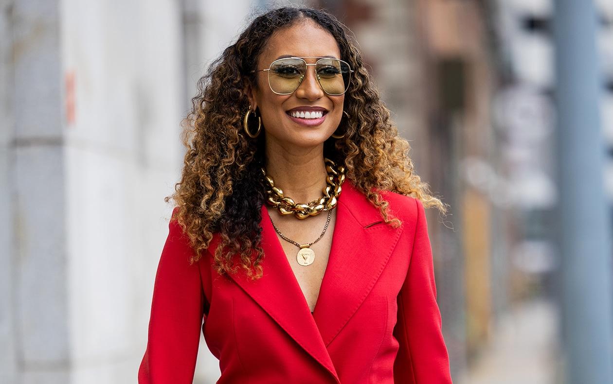 3) Cultural Associations: Throughout history and across cultures, red has been linked to power, love, and success. This deep-rooted symbolism can foster a mindset aligned with these qualities, <a href=