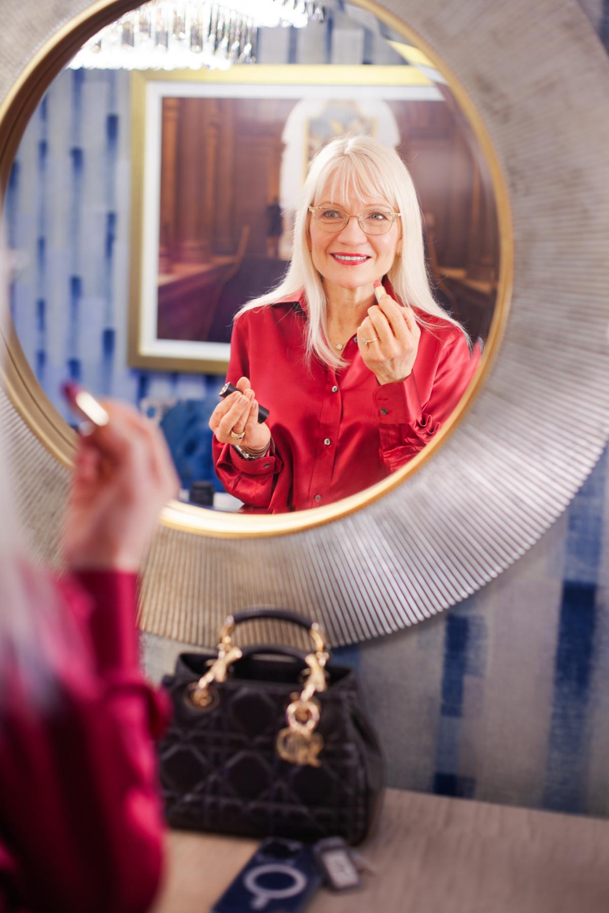 2) Attention Grabber: Wearing red is like having a built-in spotlight; it naturally draws the gaze of others. This visibility can enhance feelings of self-assuredness, as people often find themselves at the center of attention, turning heads and sparkling conversations, which can boost confidence levels