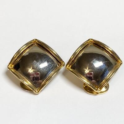 2) No Piercing, No Problem: Clip-on earrings offer a fabulous solution for those who love the look of earrings but don't have their ears pierced. You can effortlessly switch up your style without any commitment or discomfort