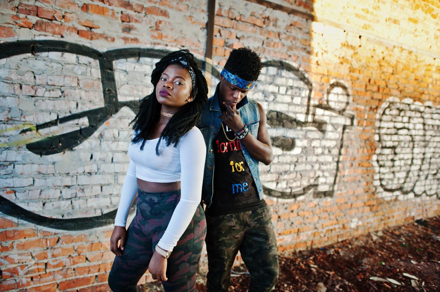 Da Queens Unite: Chic Savings Await at BLUE Denim Outlet!