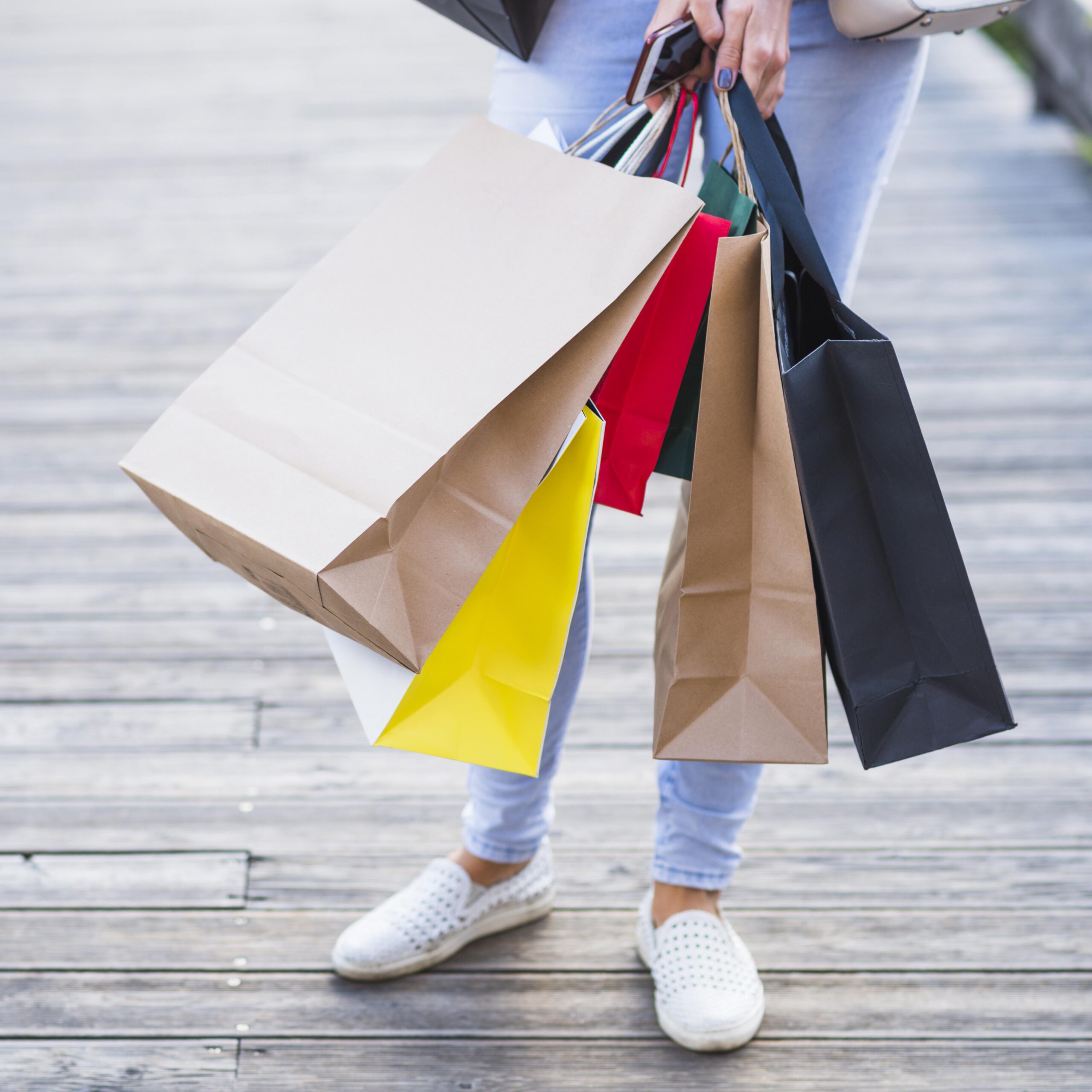 Fashion Thrills Await: Discover Deals at BLUE Denim Outlet!