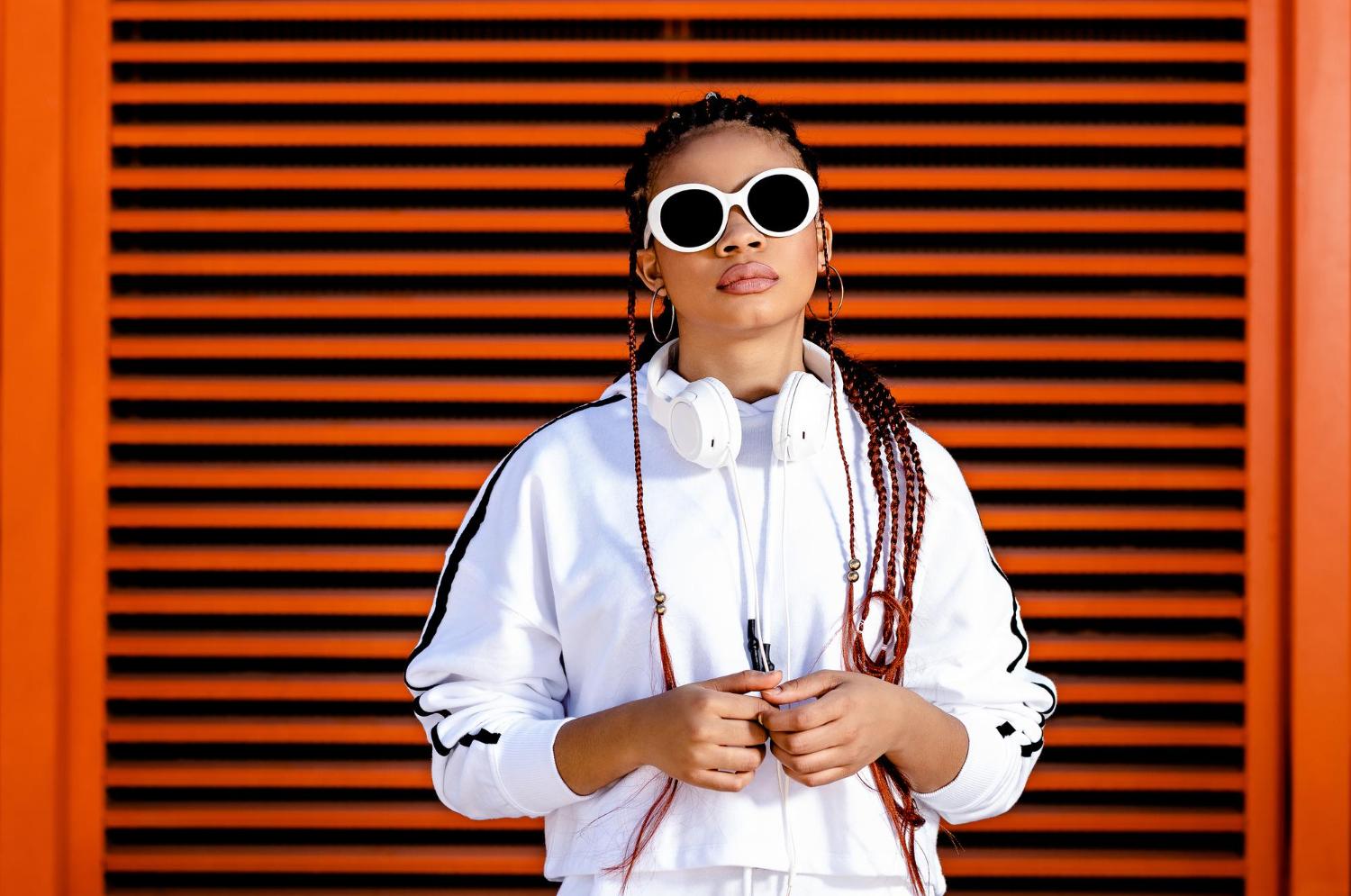 Chic Deals: Da Queens Bring Trendy Styles at Retro Prices!