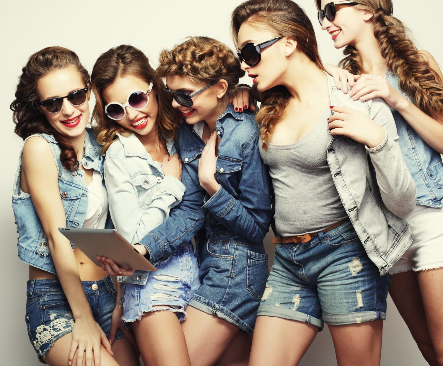 Unite in Style: Da Queens’ BLUE Denim Hub for Fashion & Fun!