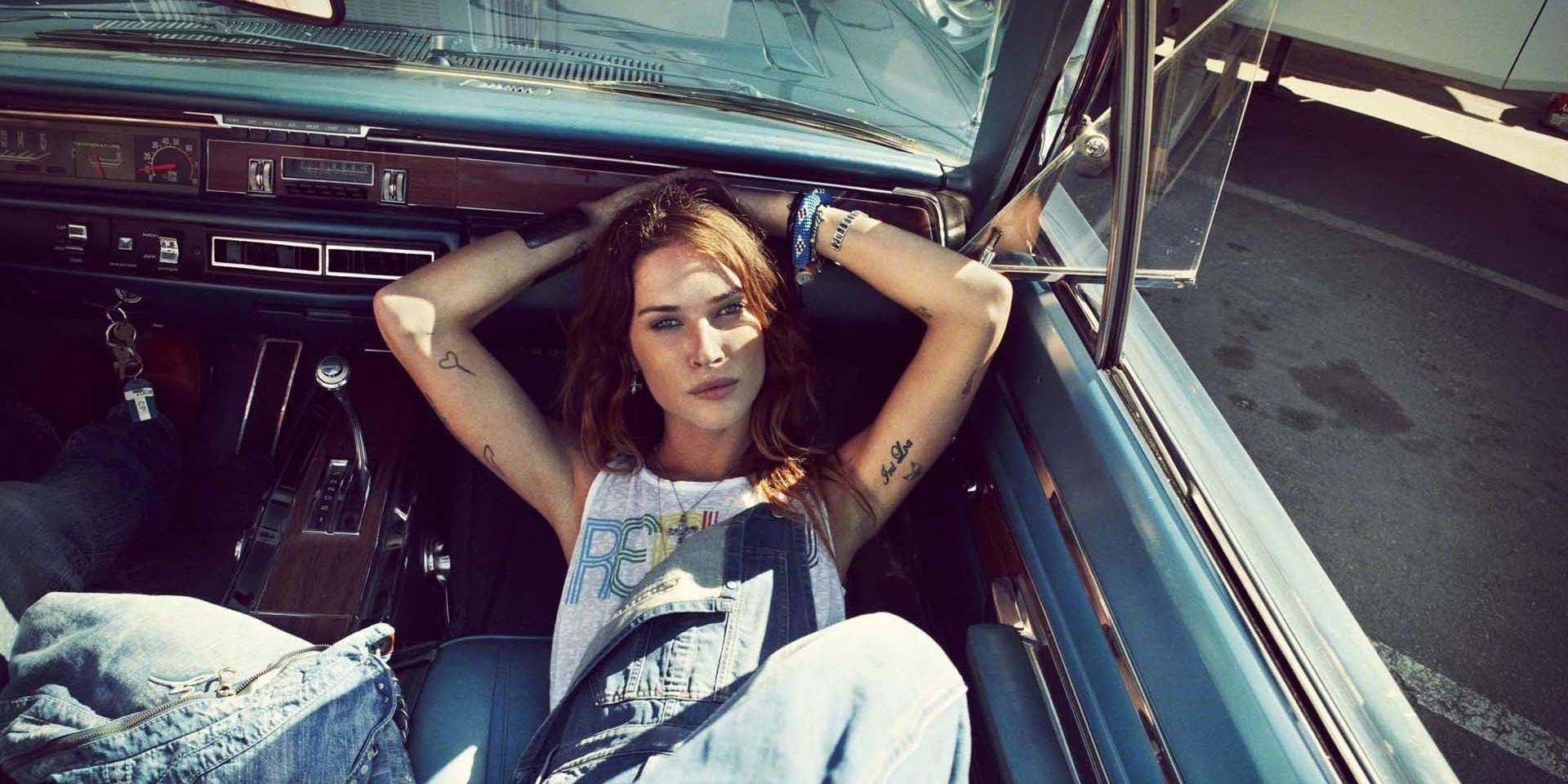 Shop Stylish Savings: BLUE Denim Outlet by Da Queens Shines!