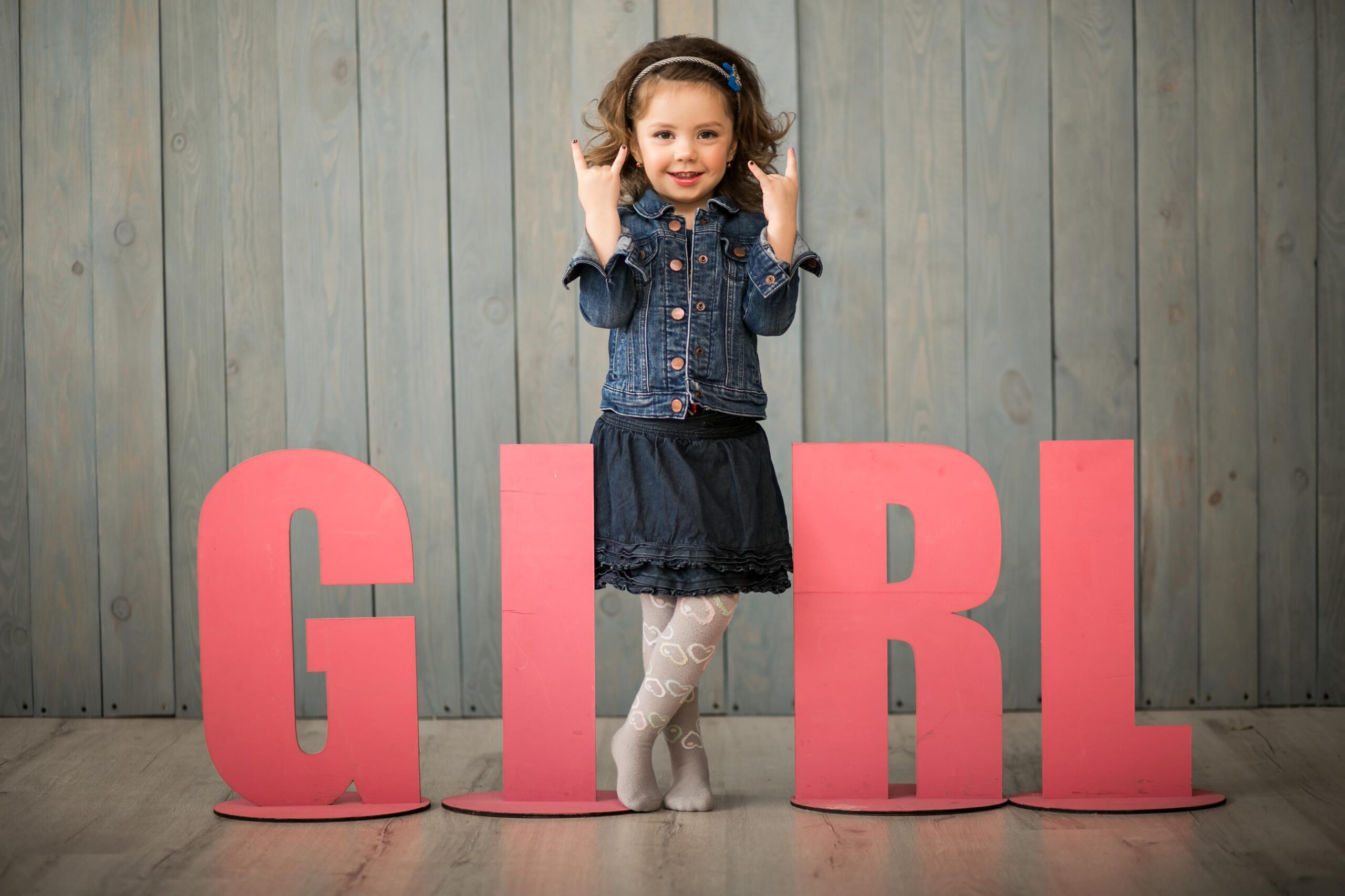 Da Queens Shine Bright: Discover BLUE Denim Outlet Magic!